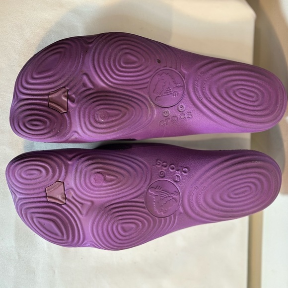 CROCS Sz 9 Almost Barefoot Slip On Flip Flop Slides Comfort Sole Sandals Shoes - Picture 9 of 9